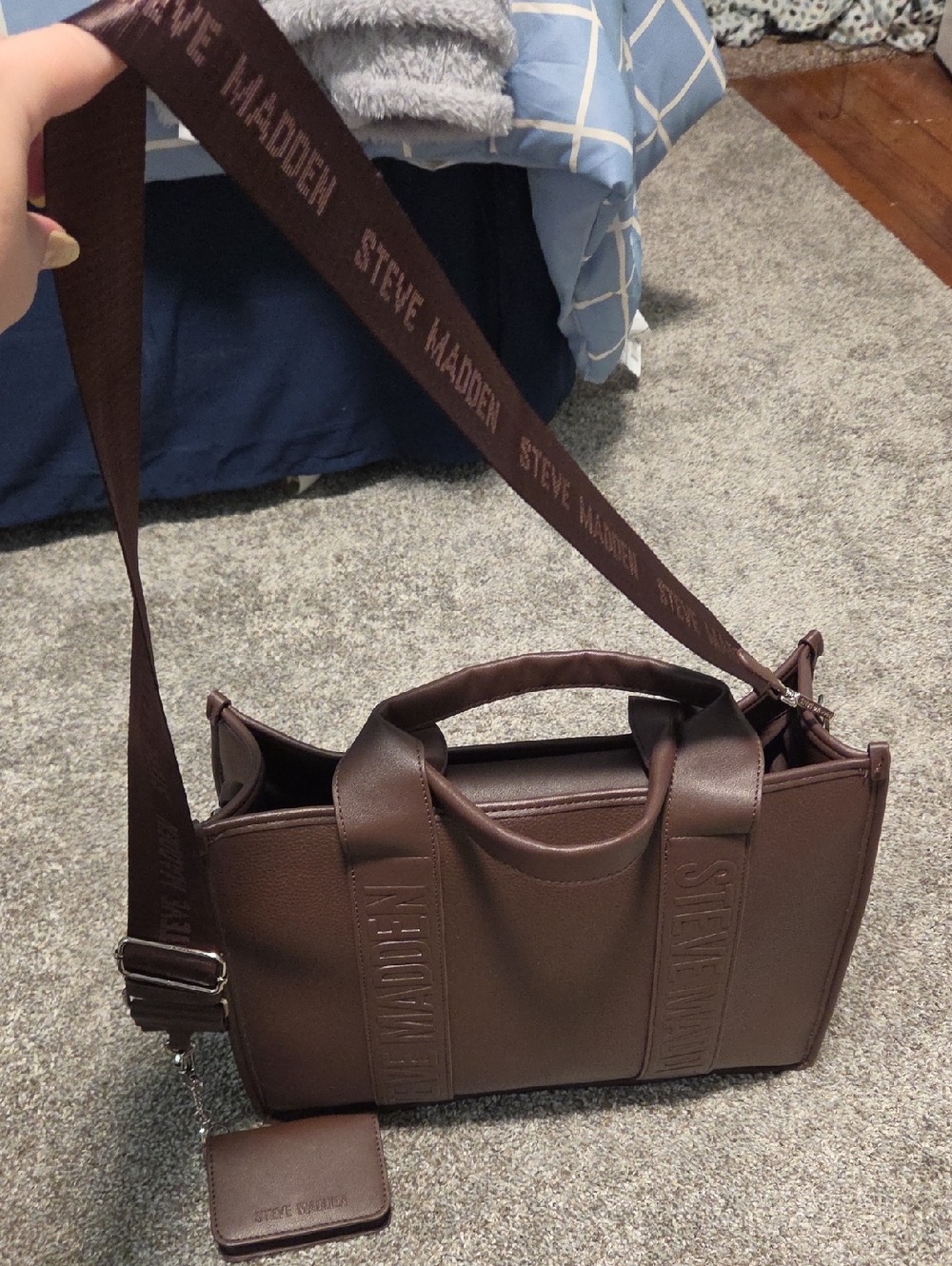 Women Brown Leather Bag- Stylish Travel Tote - Picture 2 of 5